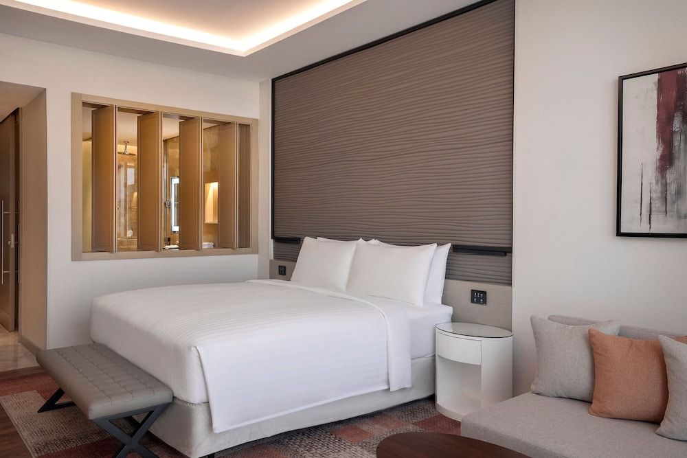 Jeddah Marriott Hotel Madinah Road Grand Room, 1 King Bed, Non Smoking (City View)