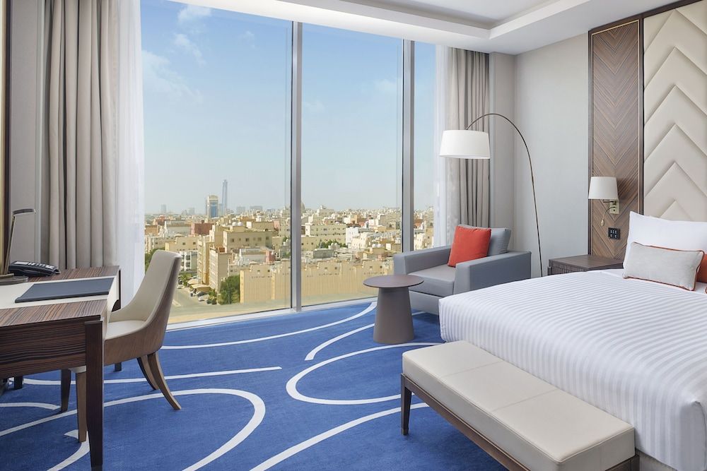 Jeddah Marriott Hotel Madinah Road Deluxe Room, 1 King Bed (City View) 10