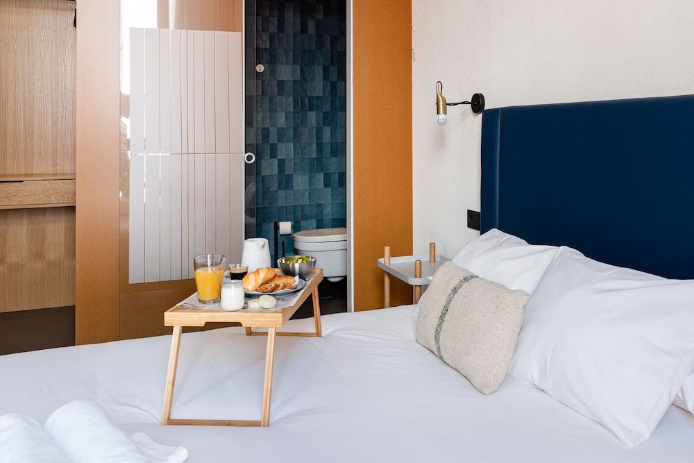 Welldone Quality - Crystal Pool Deluxe Room 2