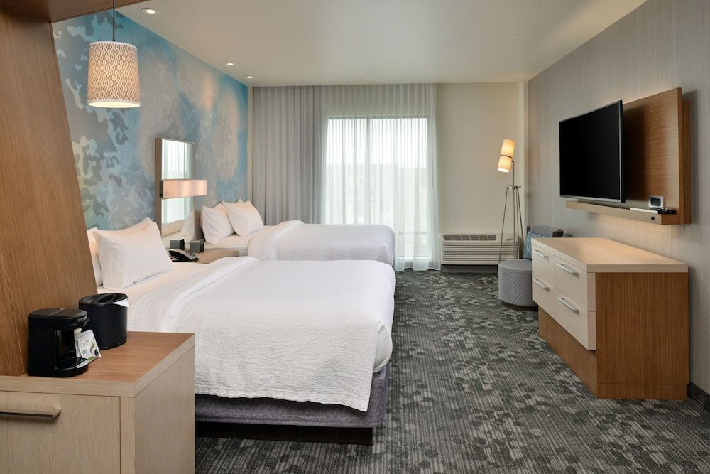 Suite, 1 Bedroom (Mobility/Hearing Access, Roll-in Shwr)