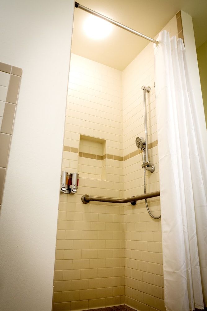 Hotel Arvon Elite Room, 1 King Bed, Accessible 4