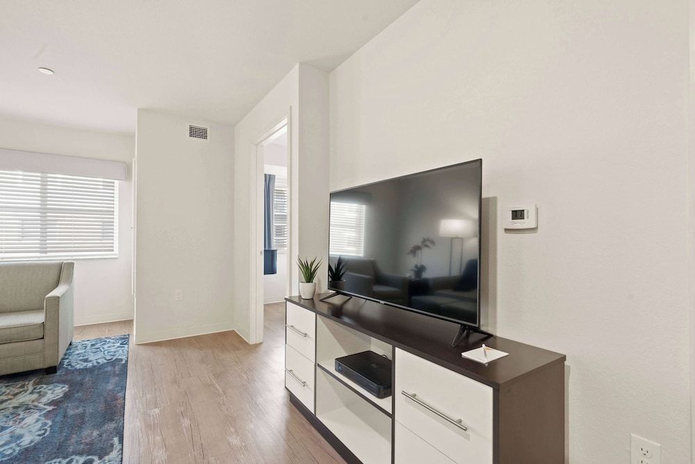 WaterWalk Extended Stay by Wyndham Kansas City - Overland Pk Suite, 2 Bedrooms, Accessible (Hearing) 11