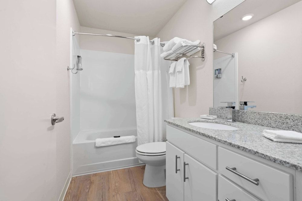 WaterWalk Extended Stay by Wyndham Kansas City - Overland Pk Suite, 3 Bedrooms, Accessible (Roll-In Shower) 14