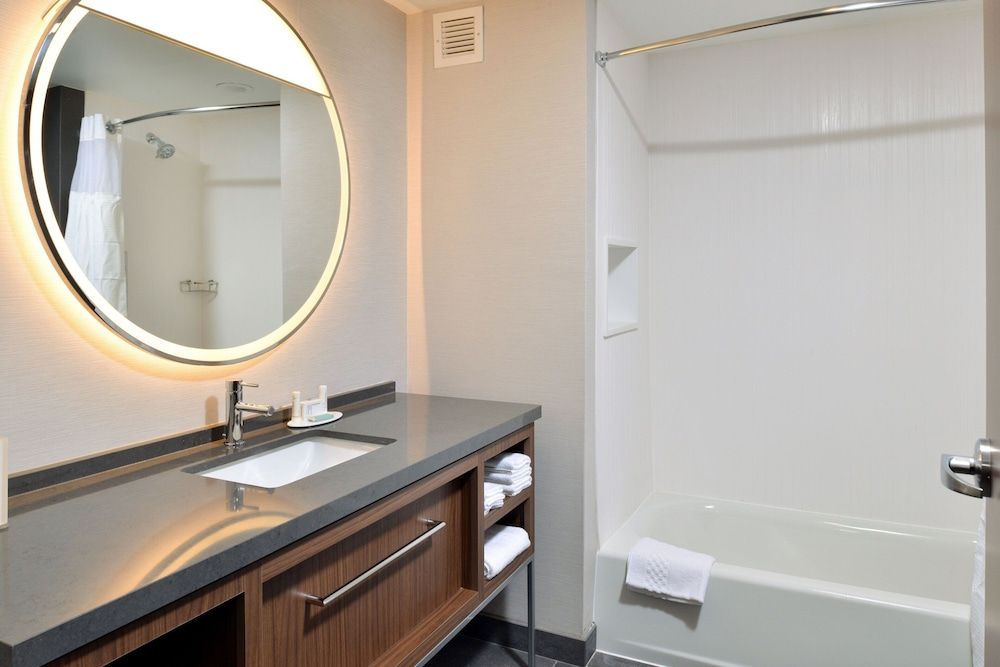 Room, 1 King Bed with Sofa bed, Non Smoking (Hearing Accessible)