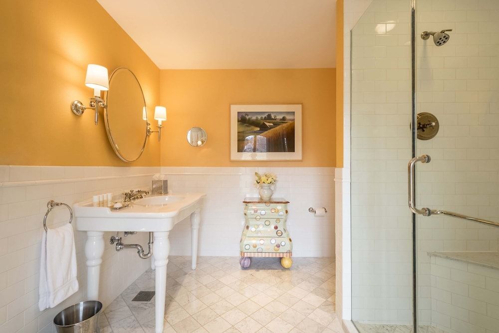 Inns of Aurora Resort & Spa Premier Room, 1 King Bed (E.B. Morgan House Premier King) 3