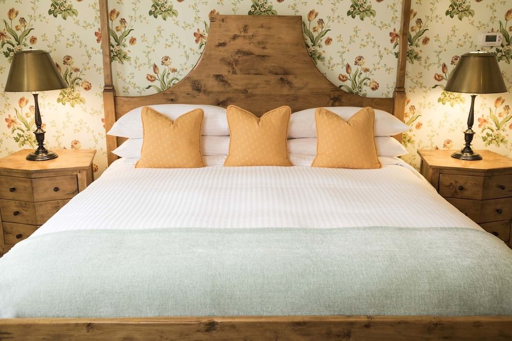 Inns of Aurora Resort & Spa Premier Room, 1 King Bed (E.B. Morgan House Premier King) 4