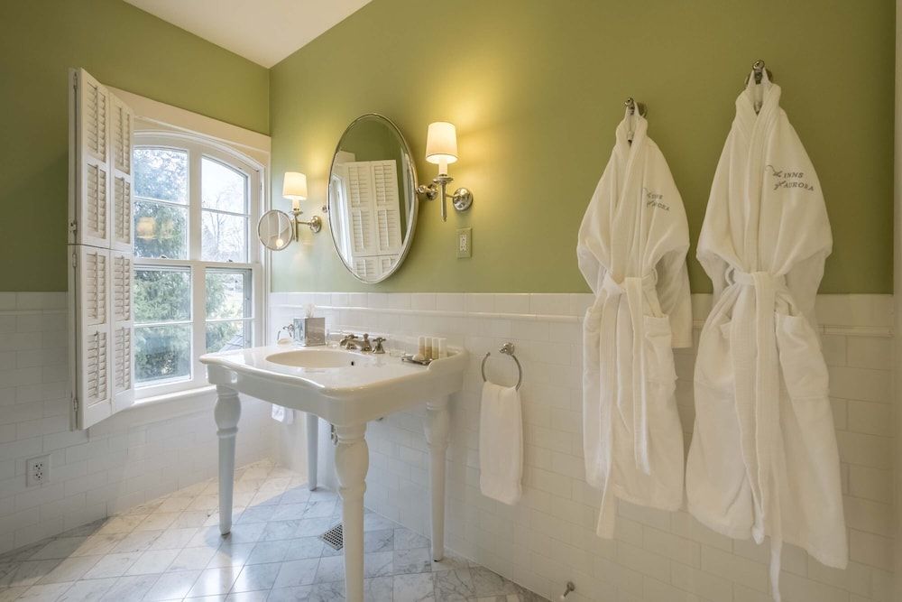 Inns of Aurora Resort & Spa Premier Room, 1 King Bed, Lake View (E.B. Morgan House Lake View King) 3