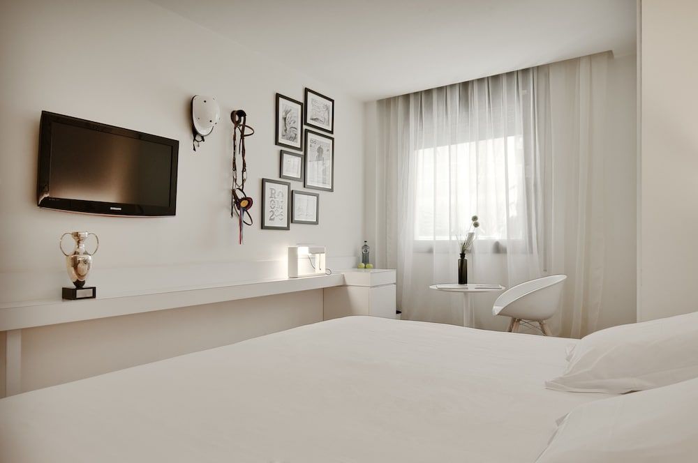 Pol & Grace Hotel Double or Twin Room 2