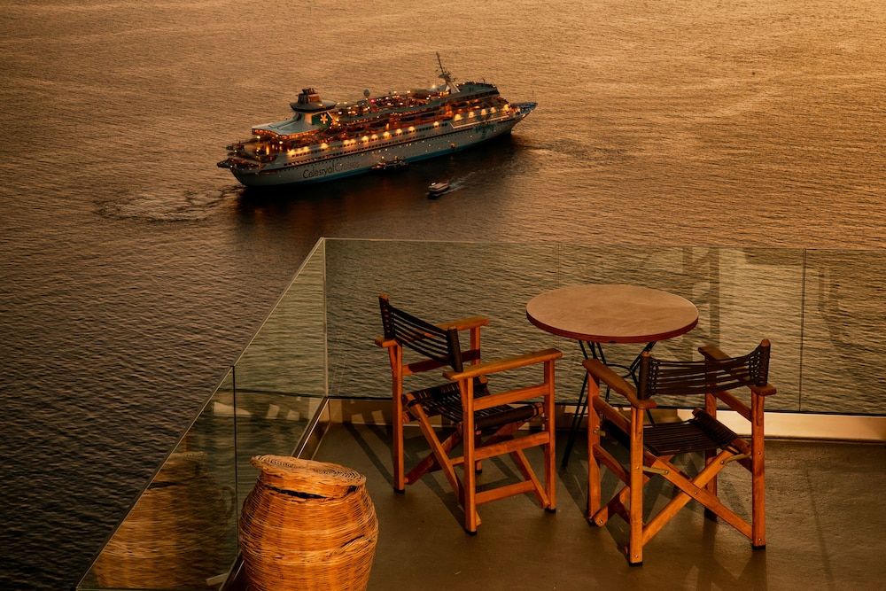 Aperto Suites - Adults Only Junior Cave Suite Indoor Hot Tub Shared Balcony 6