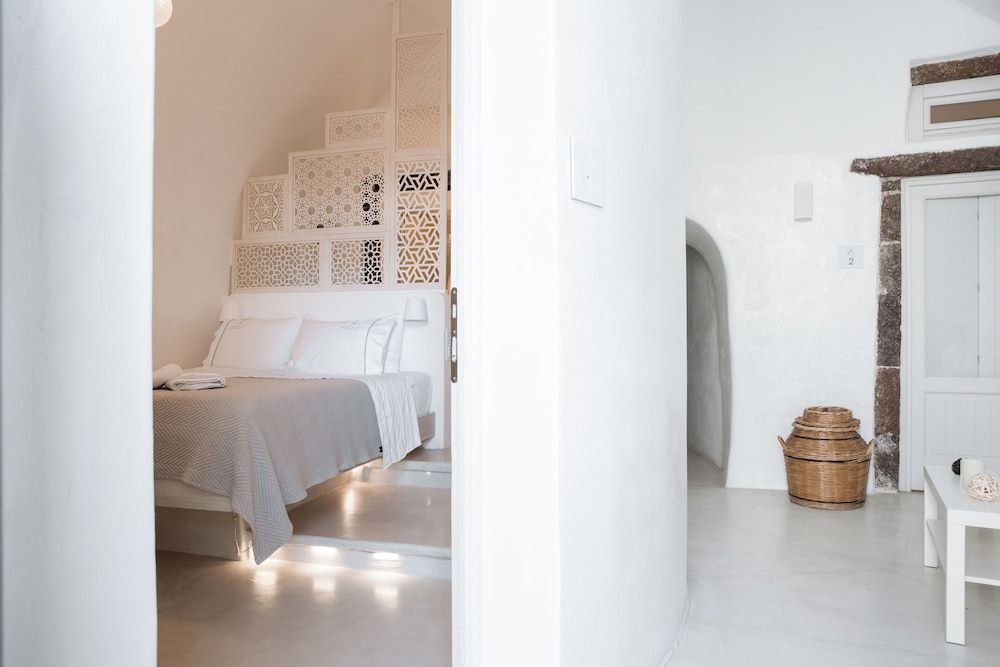 Aperto Suites - Adults Only Junior Cave Suite Indoor Hot Tub Shared Balcony 4