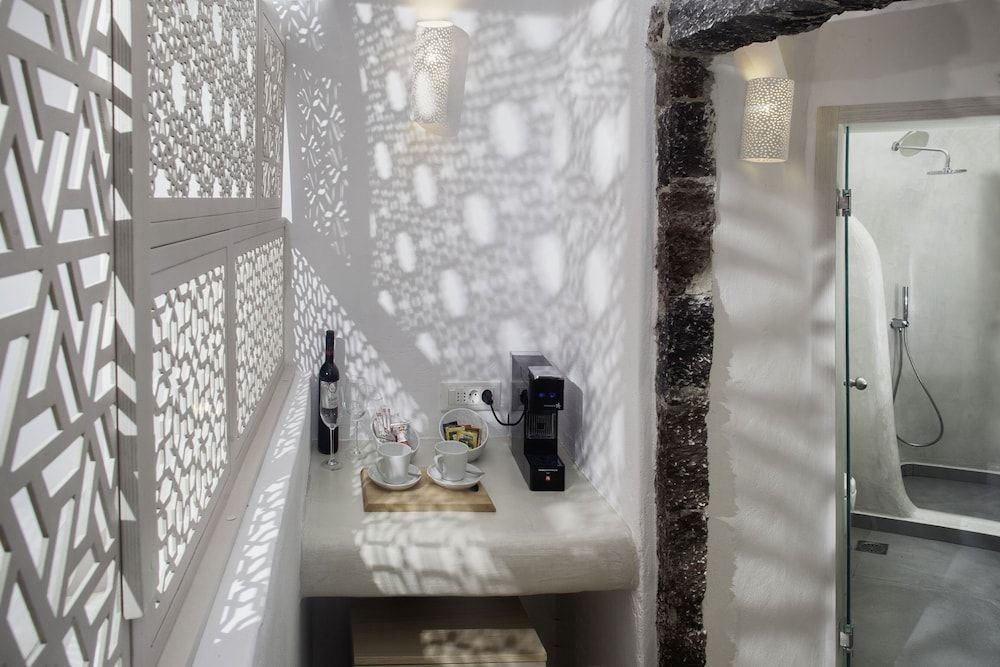 Aperto Suites - Adults Only Junior Cave Suite Indoor Hot Tub Shared Balcony 5