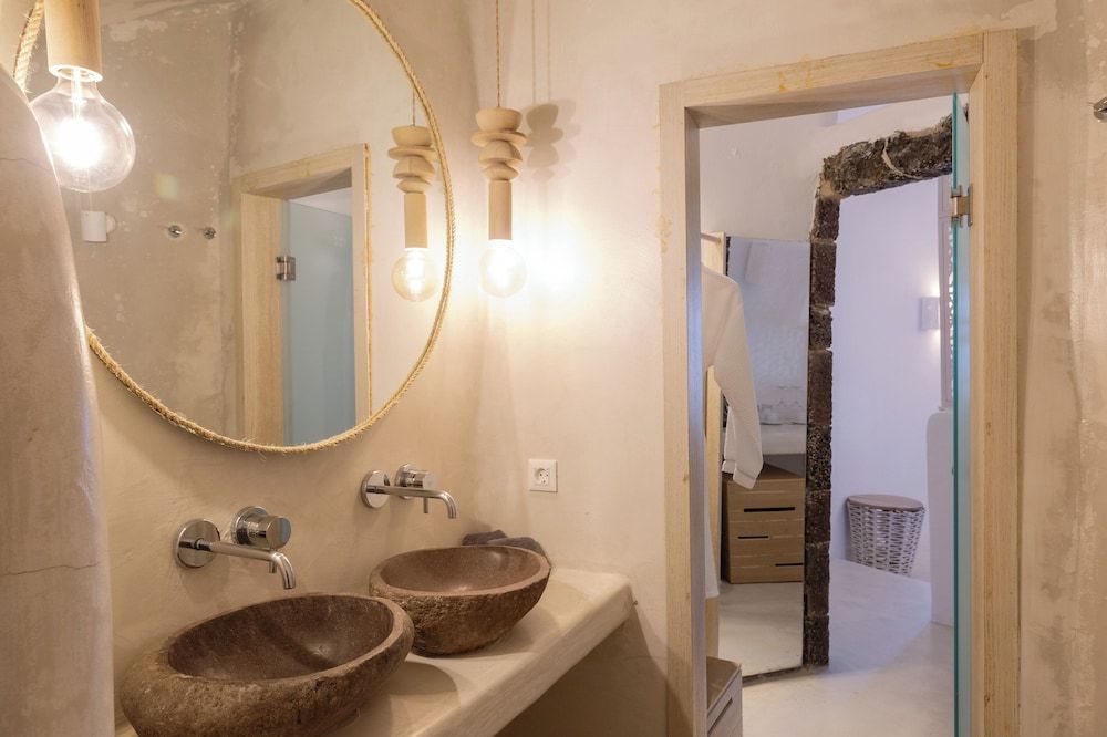 Aperto Suites - Adults Only Junior Cave Suite Indoor Hot Tub Shared Balcony 8