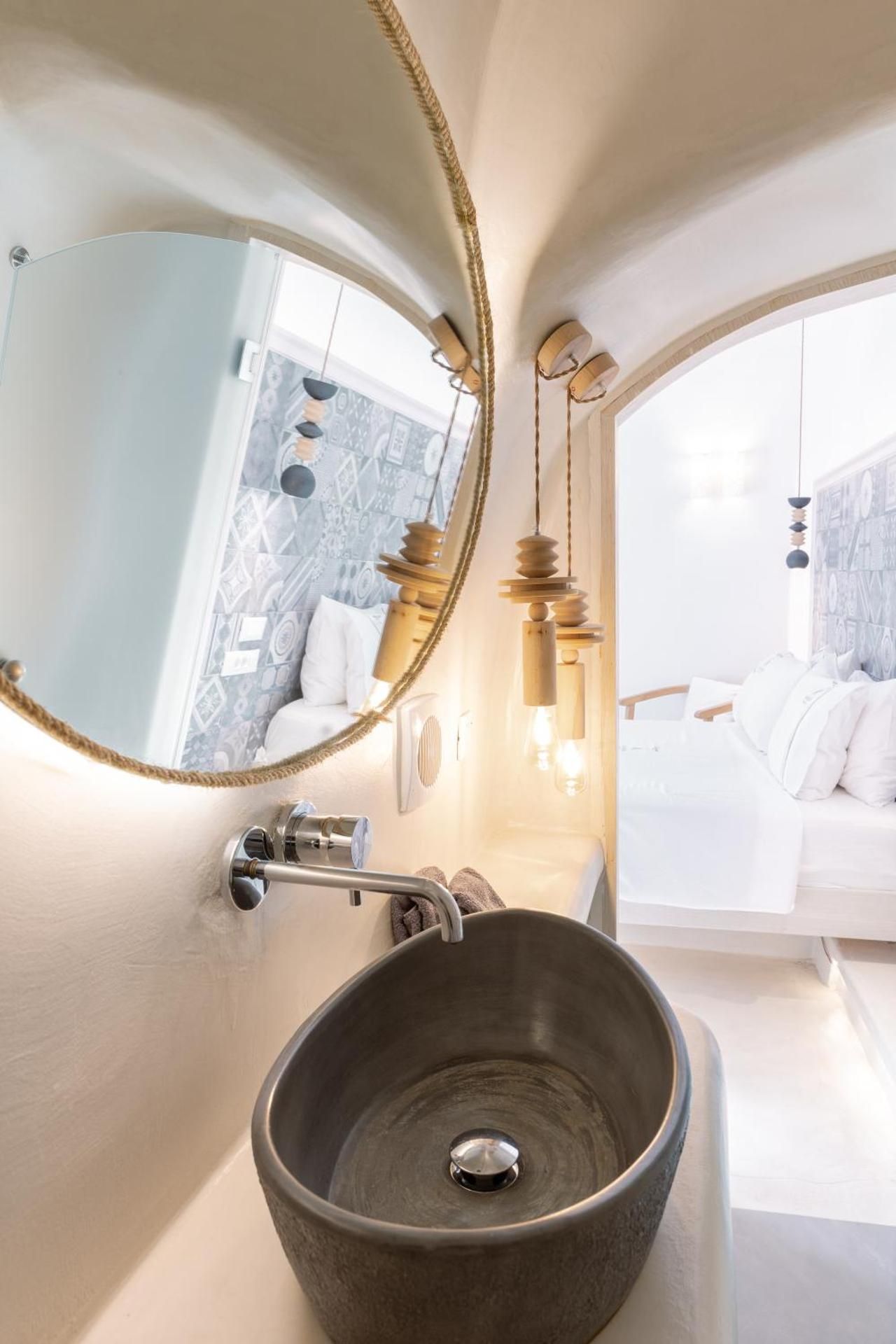 Senior Suite with Outdoor Hot Tub and Caldera View