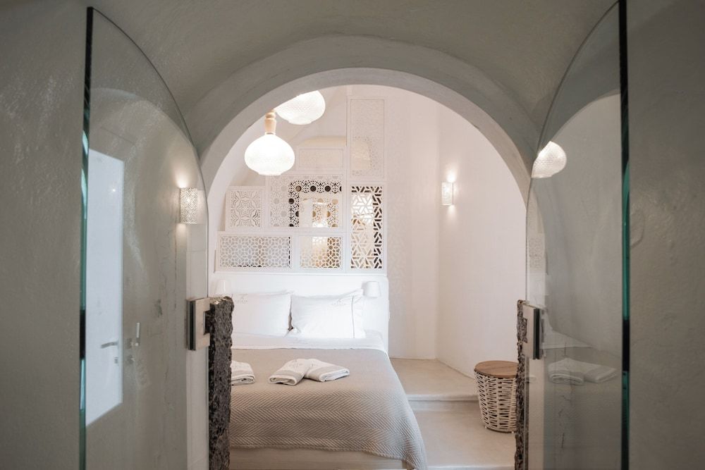 Aperto Suites - Adults Only Junior Cave Suite Indoor Hot Tub Shared Balcony 3