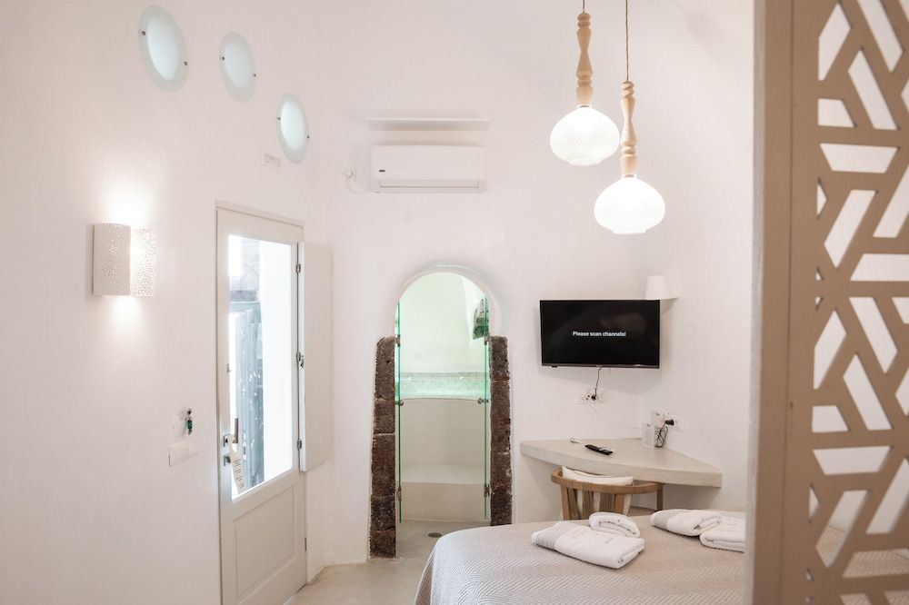 Aperto Suites - Adults Only Junior Cave Suite Indoor Hot Tub Shared Balcony 13