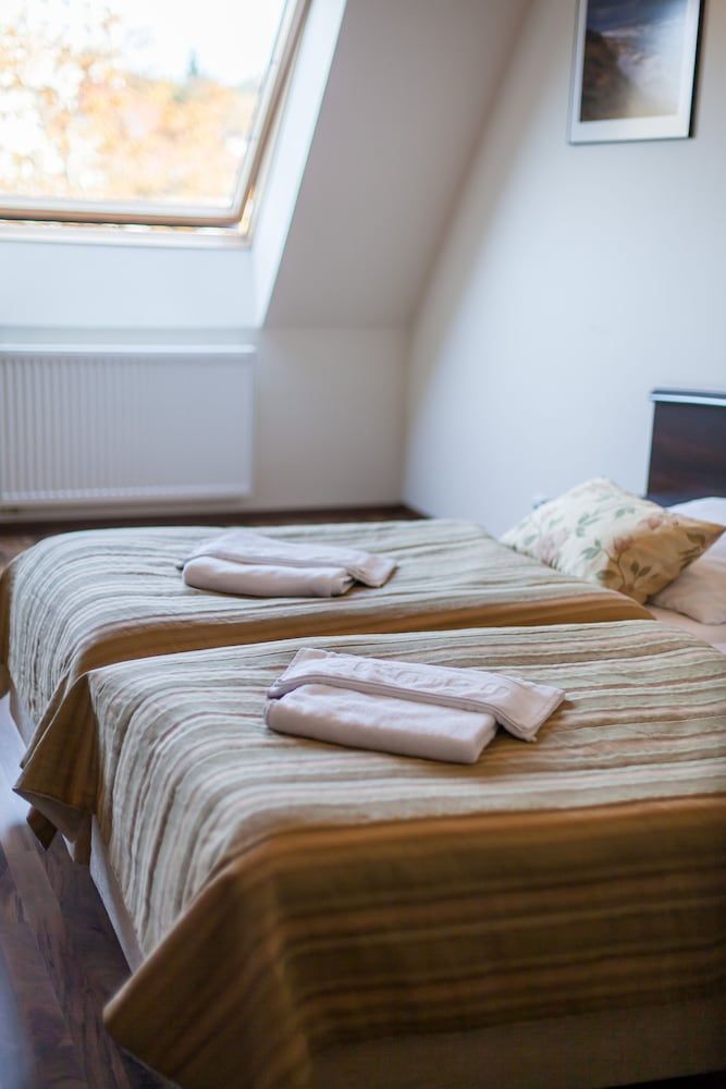 Economy Suite (for 3 people)