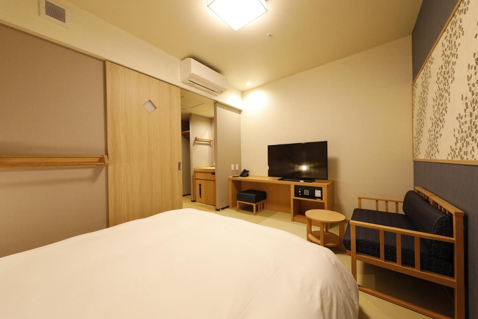 Standard Queen Room with Breakfast Included - No Daily Cleaning