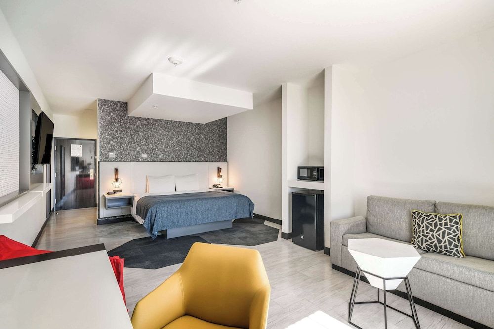 Hy-Lo Hotel, Ascend Hotel Collection Standard Room, 1 King Bed, Non Smoking