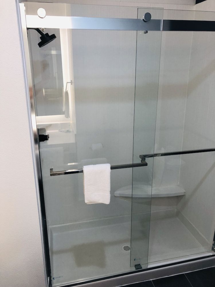 Hy-Lo Hotel, Ascend Hotel Collection Room, 1 King Bed, Accessible, Non Smoking (Efficiency) 2