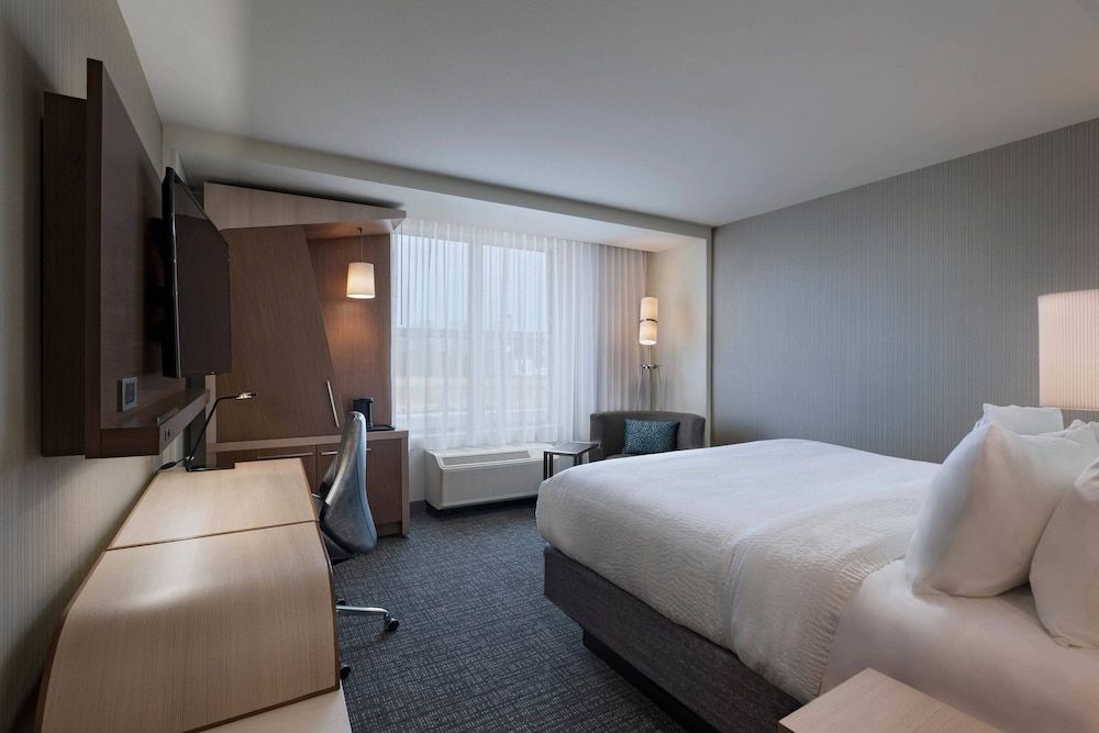Room, 1 King Bed (Hearing Accessible)