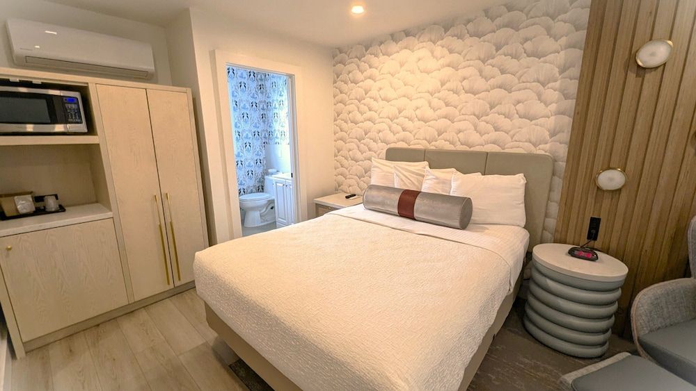 Seaway Inn Standard Room 3