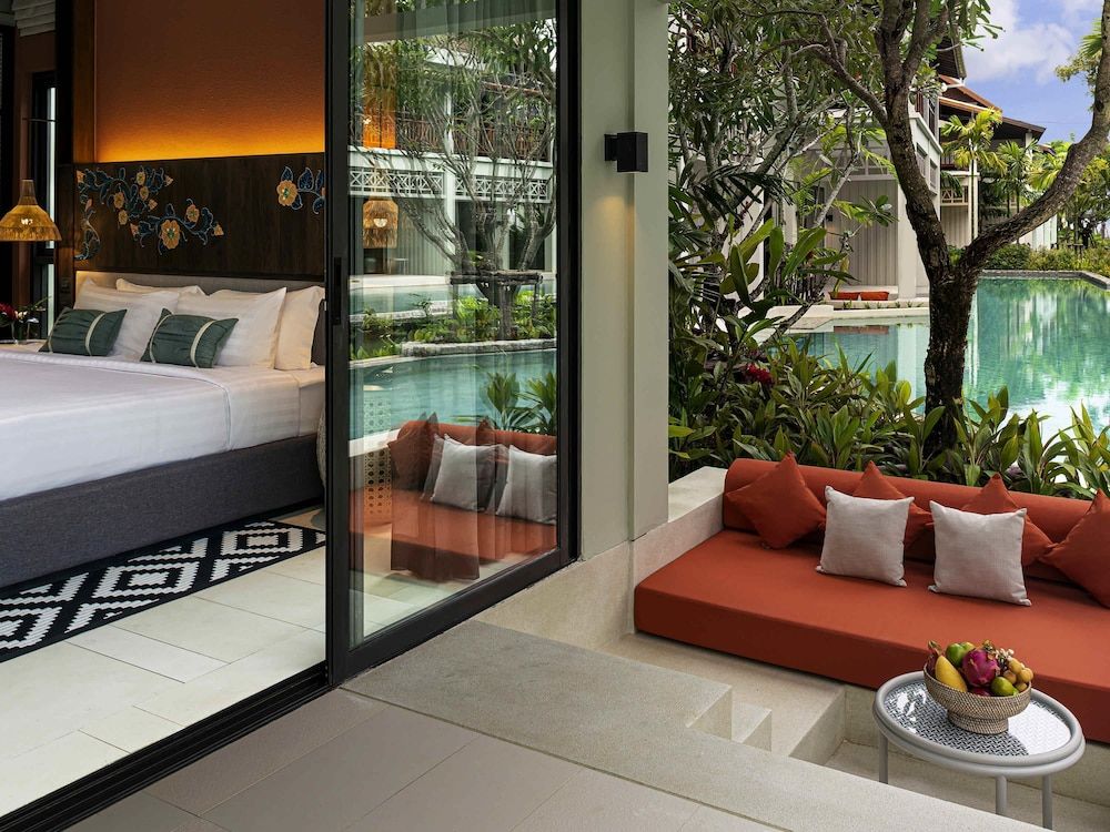 Deluxe Room, 1 King Bed, Pool Access