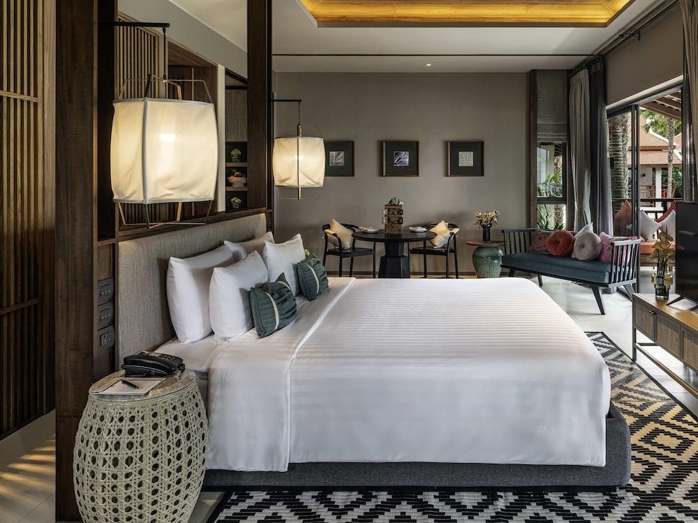 Deluxe Suite, 1 King Bed with Sofa bed