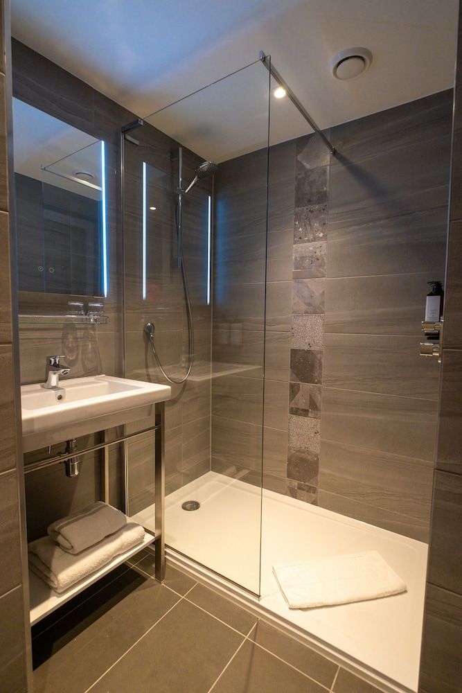 undefined Mercure Newport Hotel 9