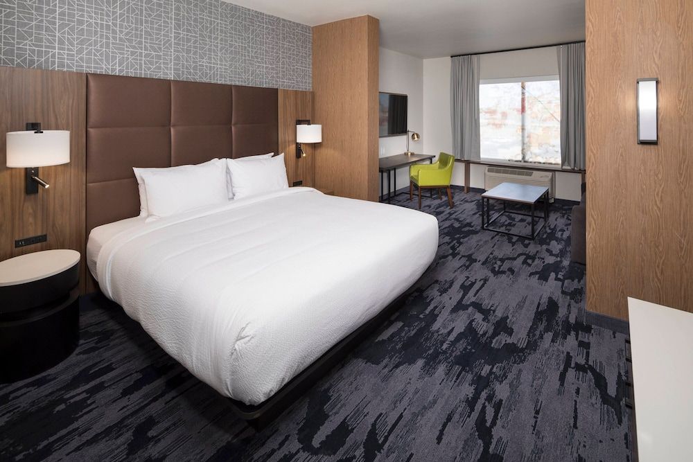 Suite, 1 King Bed with Sofa Bed (Mobility Accessible, Tub)