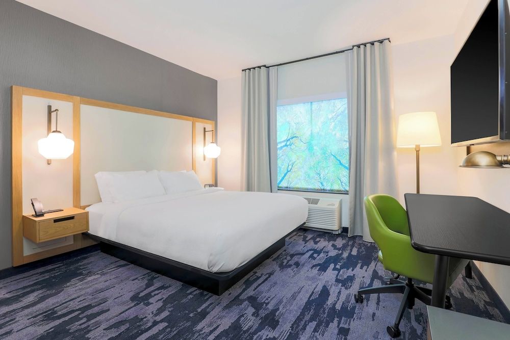 Room, 1 King Bed (Hearing Accessible)