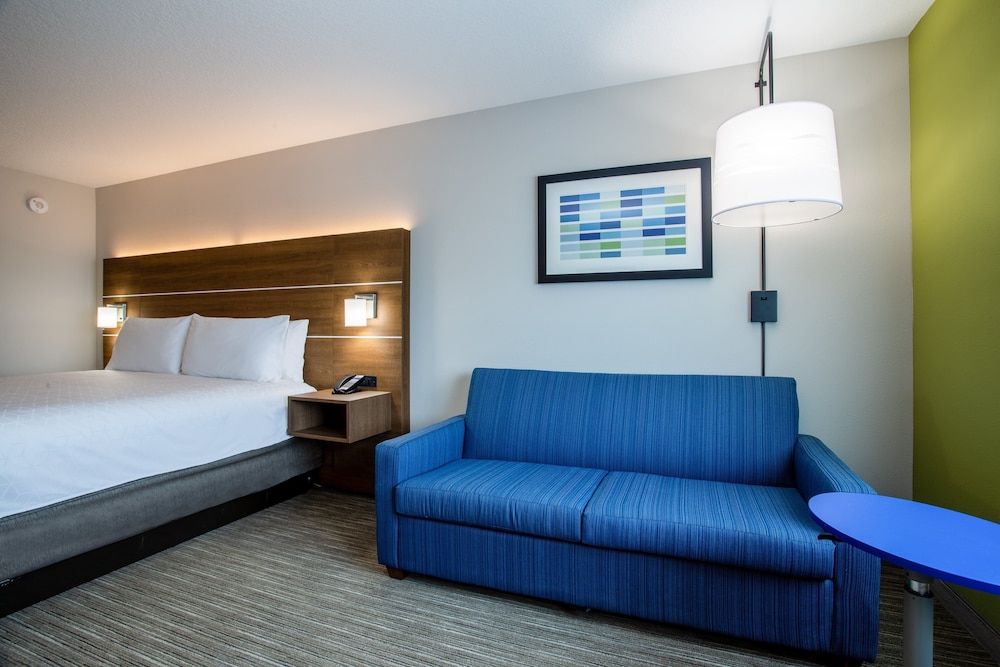 Suite, 1 King Bed, Accessible (Mobil, Roll Shwr)
