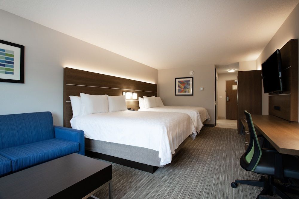 Suite, 2 Queen Beds (Additional Living Area)