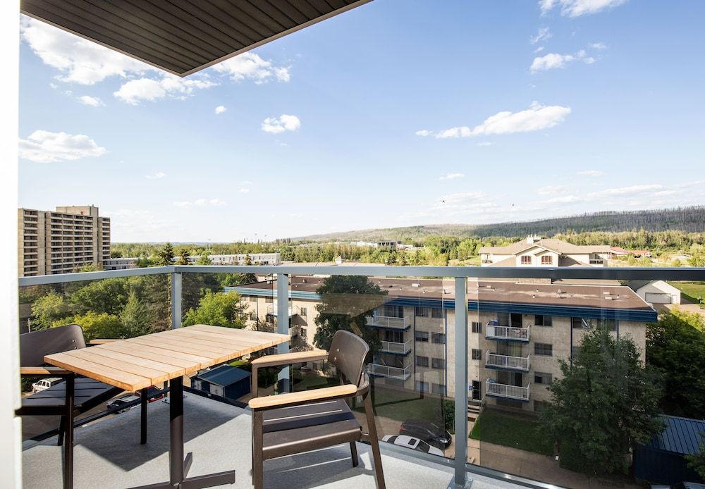 Pomeroy Hotel Fort McMurray Deluxe Double Room, 2 Queen Beds, Balcony 5