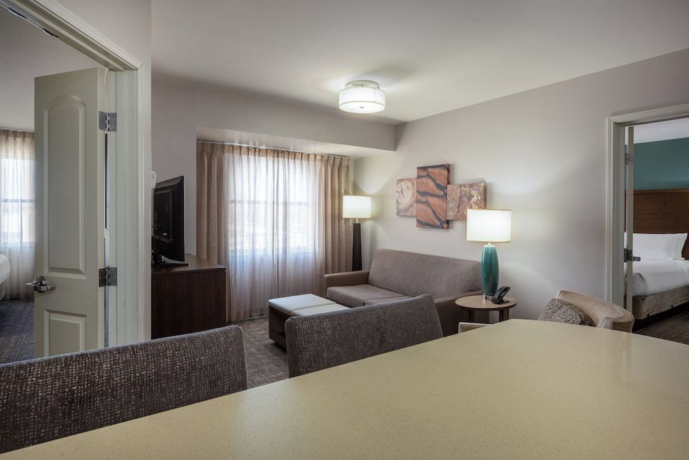Suite, 2 Bedrooms, Kitchen (1 King 2 Queen)
