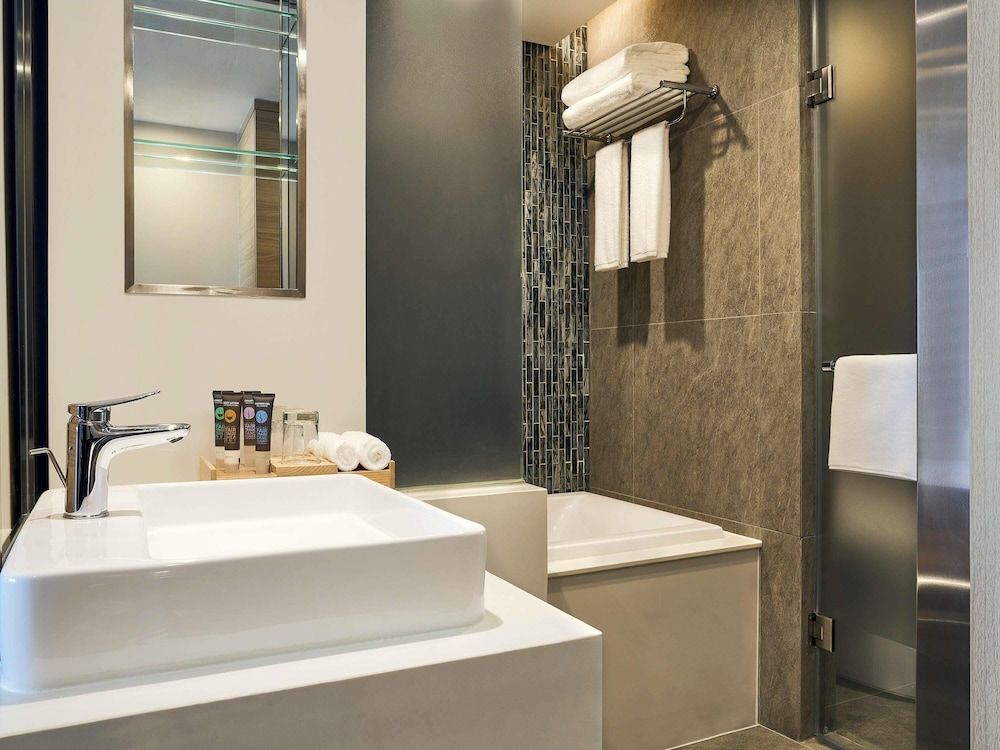 Novotel Hanoi Thai Ha Superior Room, 2 Twin Beds, City View 4