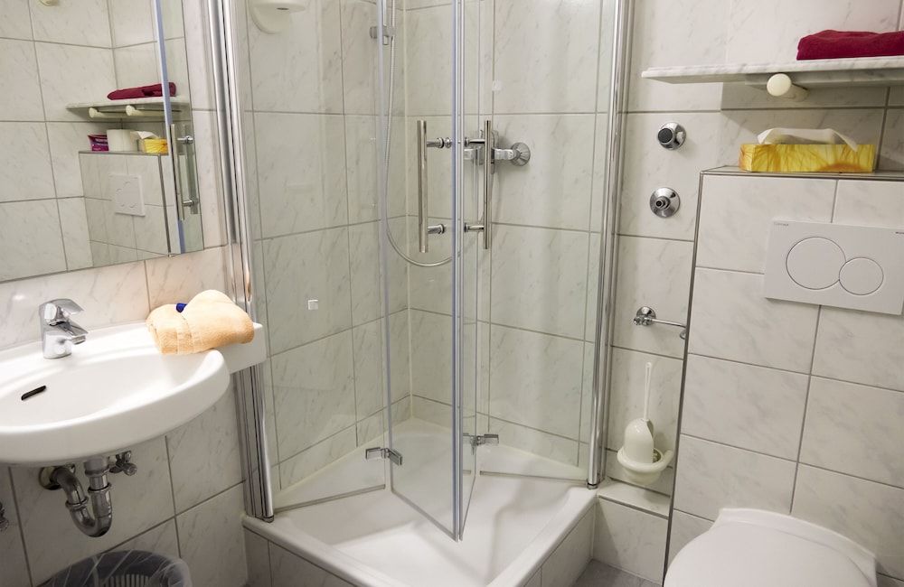 Hotel Excelsior Single Room 9