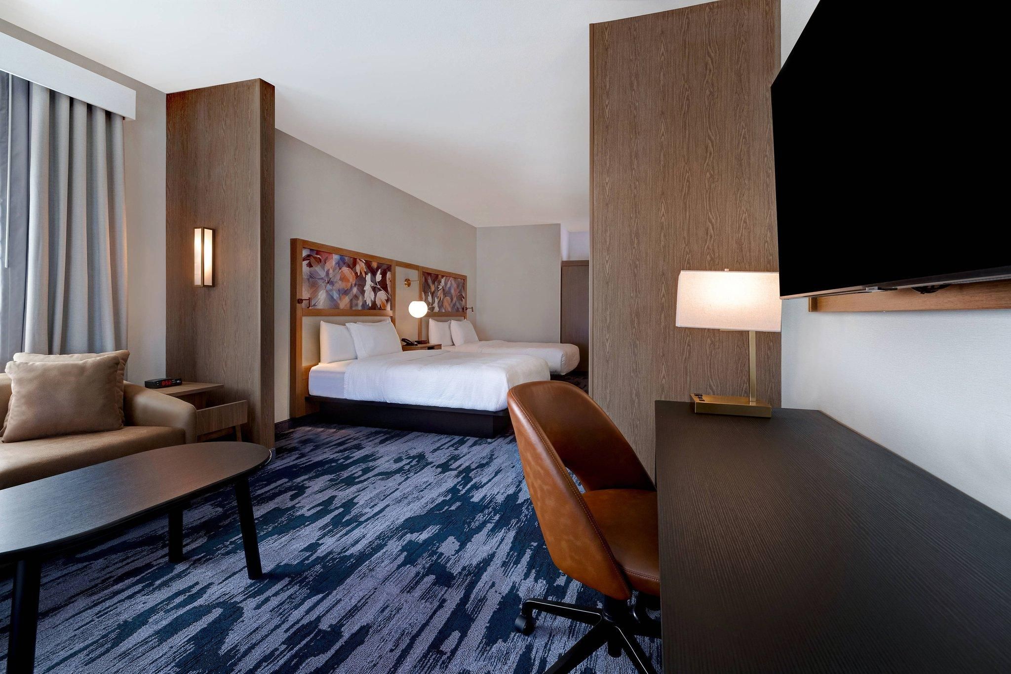 Suite, 2 Queen, Sofa bed