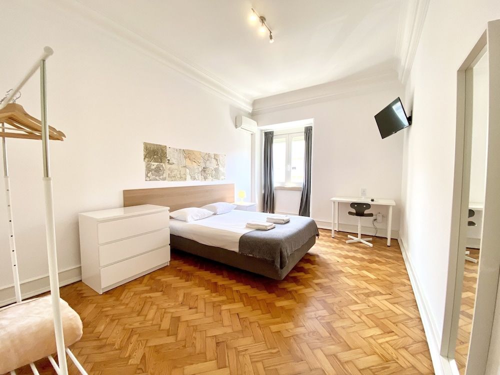 undefined Home Out Rooms & Apartments 3