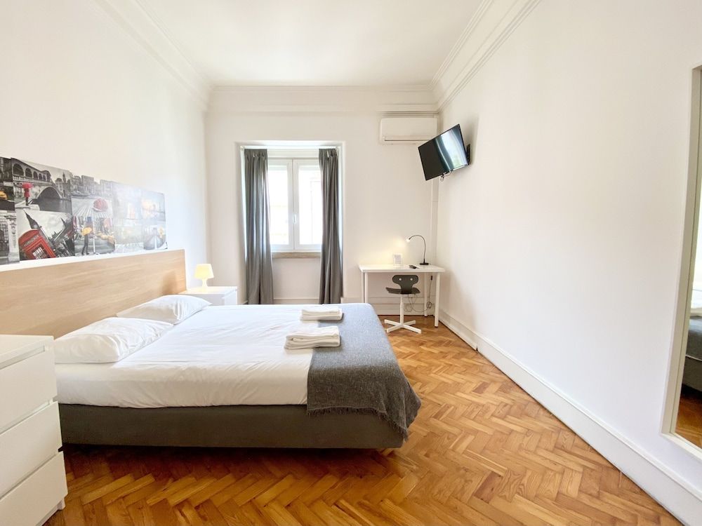 undefined Home Out Rooms & Apartments 6