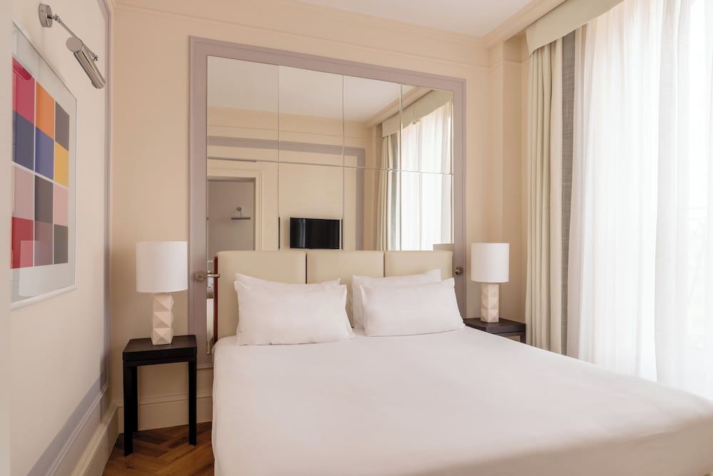 Suite (with Sofa Bed)
