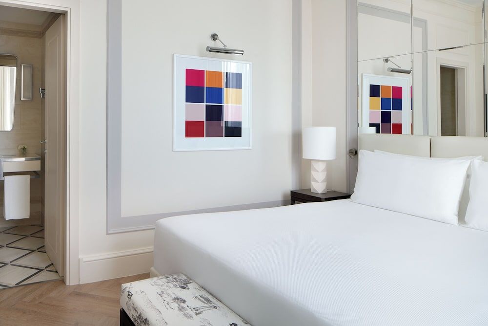 Suite (with Sofa Bed)