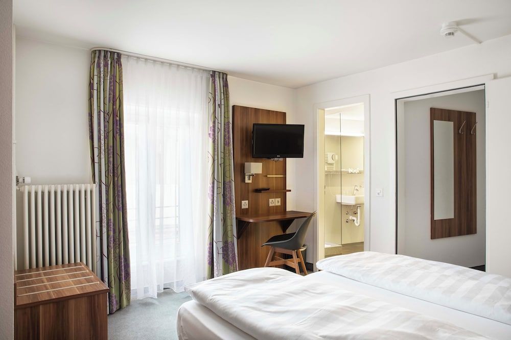 Hotel Restaurant Resslirytti MEDIUM DOUBLE ROOM BACKYARD 3