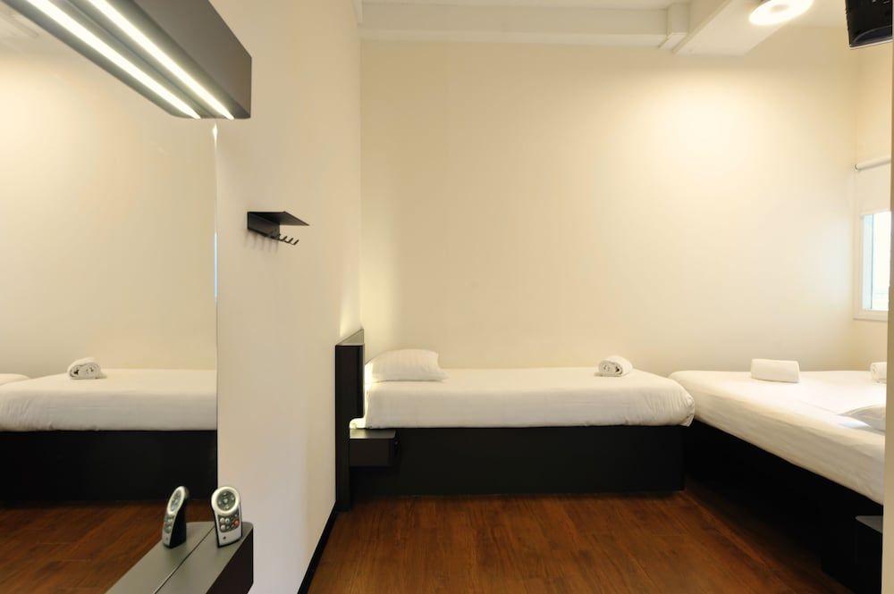 undefined easyHotel Amsterdam City Centre South 2