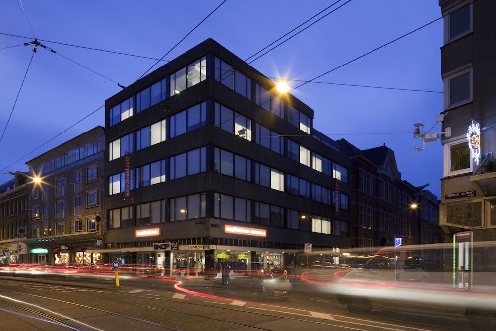 undefined easyHotel Amsterdam City Centre South 8