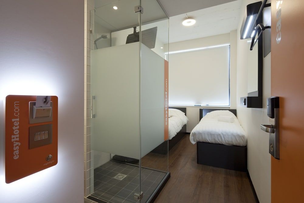 undefined easyHotel Amsterdam City Centre South 4