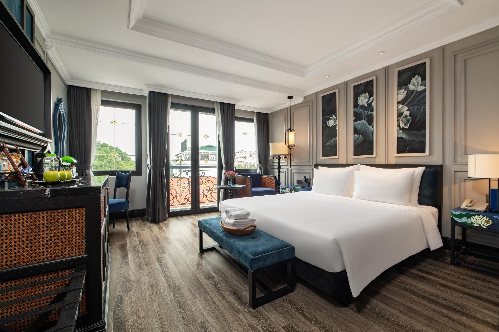Solarium City View King Room with Balcony