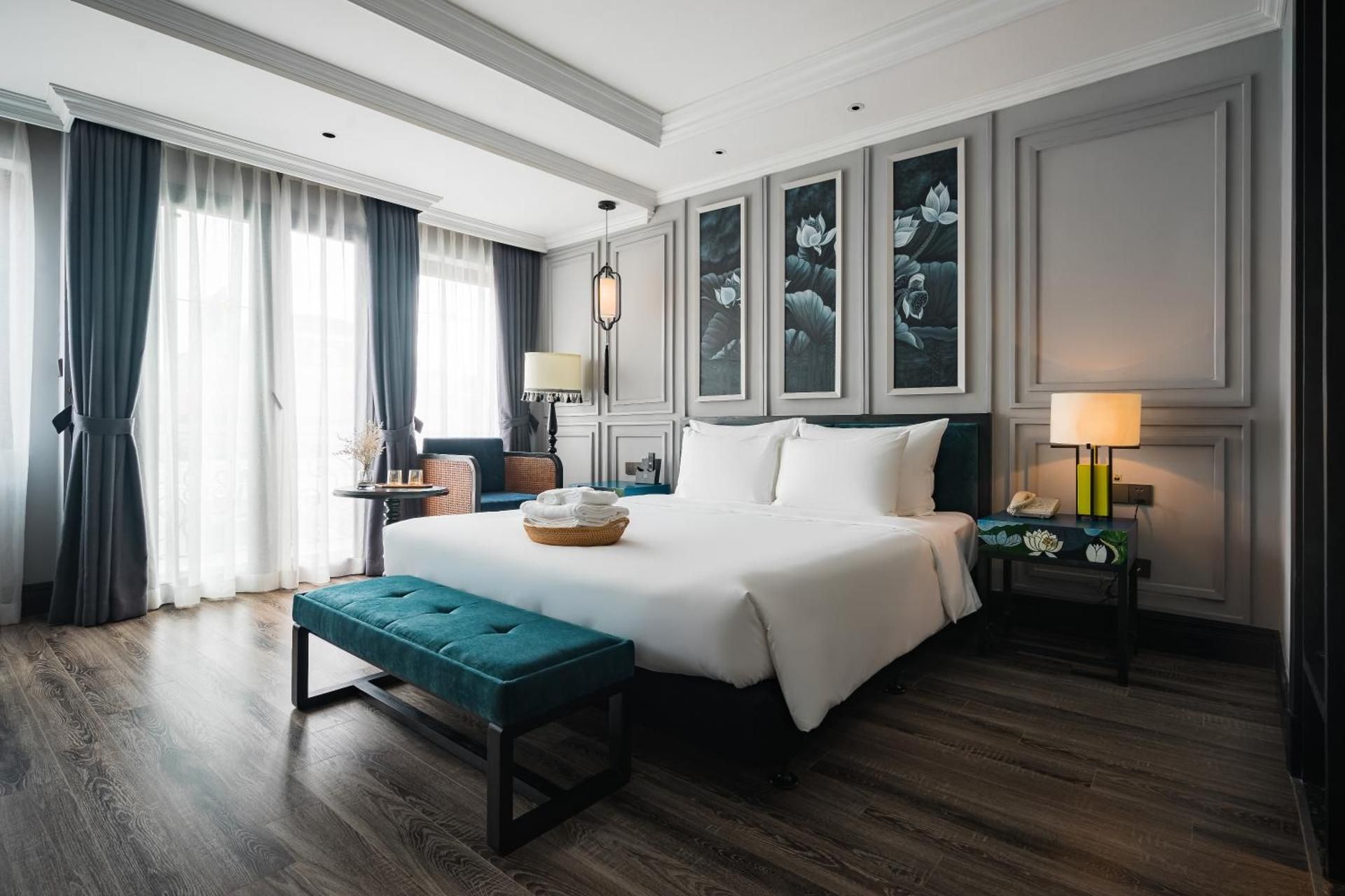 Solarium City View King Room with Balcony