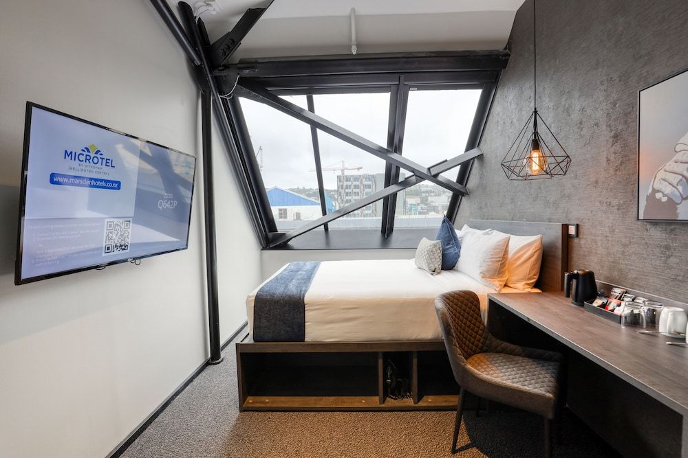 Business Room, 1 Queen Bed, Non Smoking