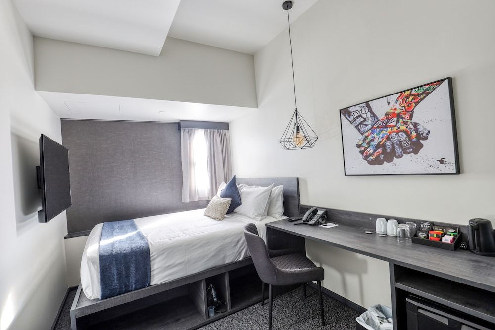 Room, 1 Queen Bed, Non Smoking (Small Windows)