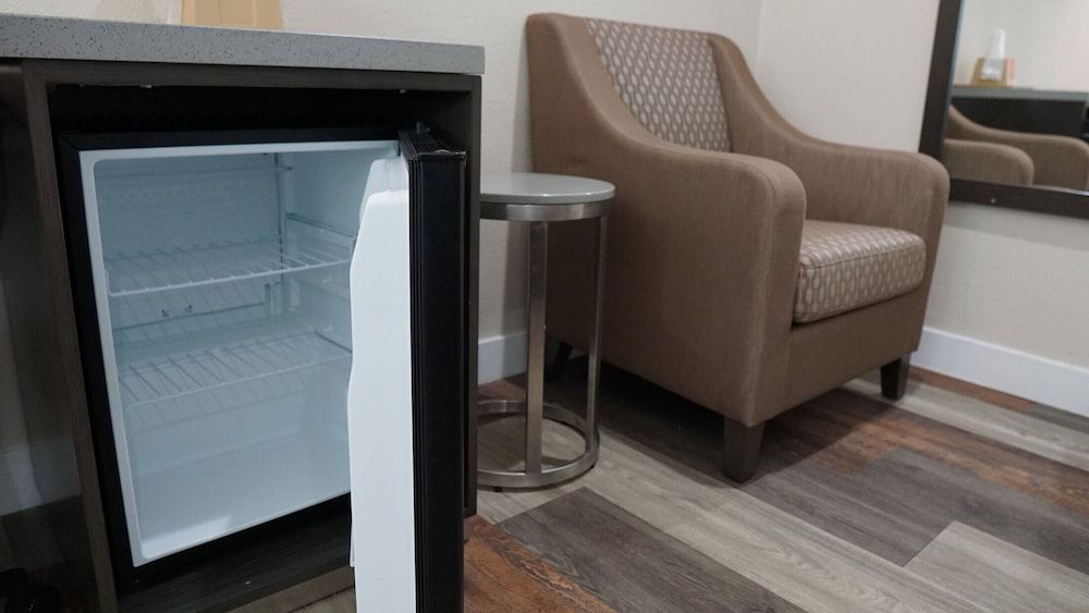 Sea Breeze Inn - LAX Airport, Los Angeles Honeymoon Room, 1 King Bed, Non Smoking, Jetted Tub 8